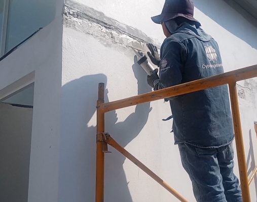 Reparaci�n de muro en fachada